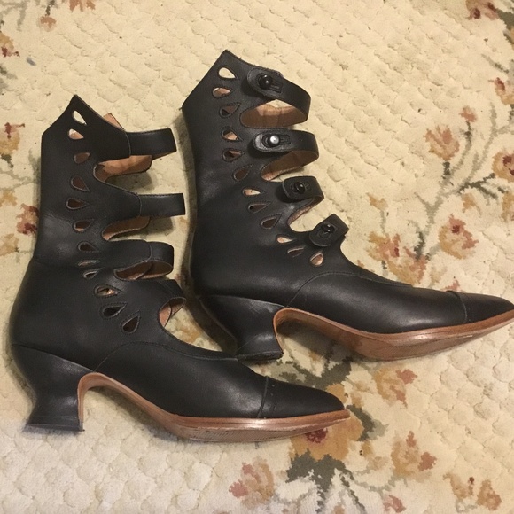 American Duchess Shoes - American Duchess black Colett boots size 8